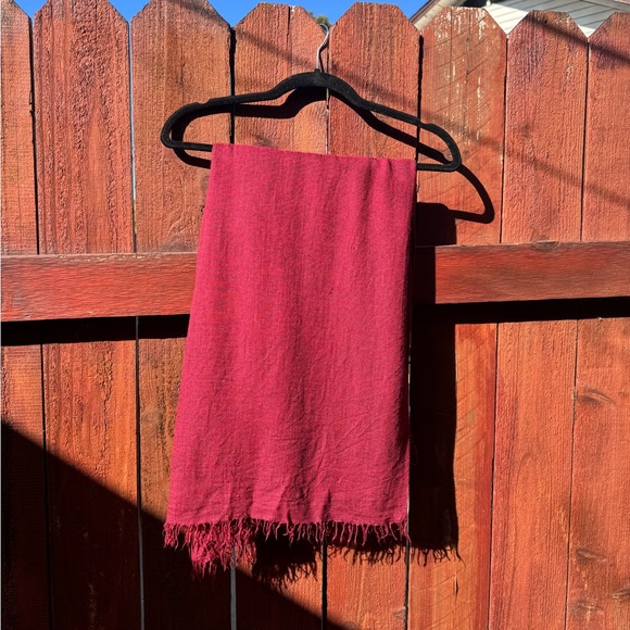 Isabel Marant soft scarf in burgundy - Picture 5 of 10
